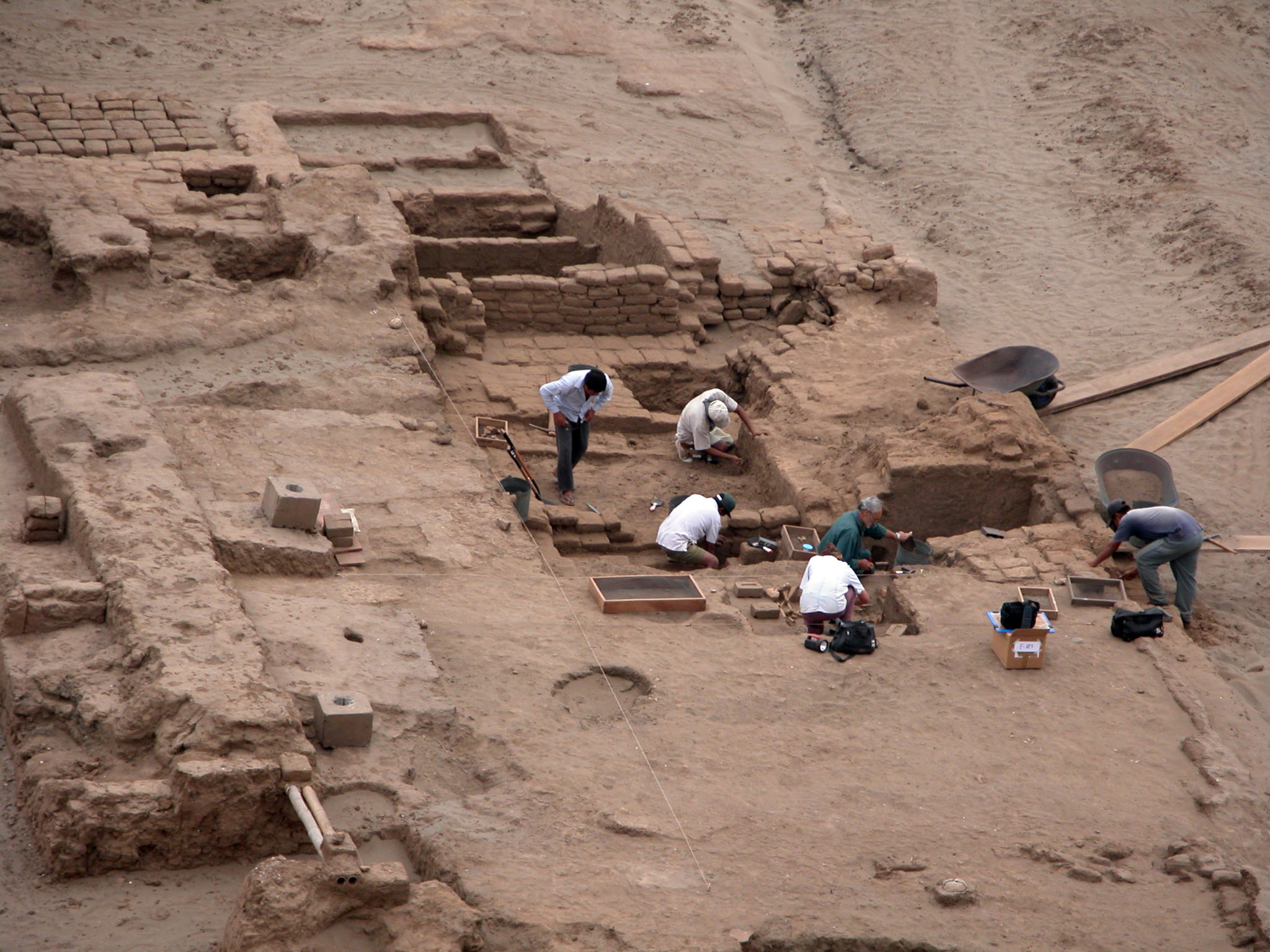 champ de fouilles archéologiques (Pérou)