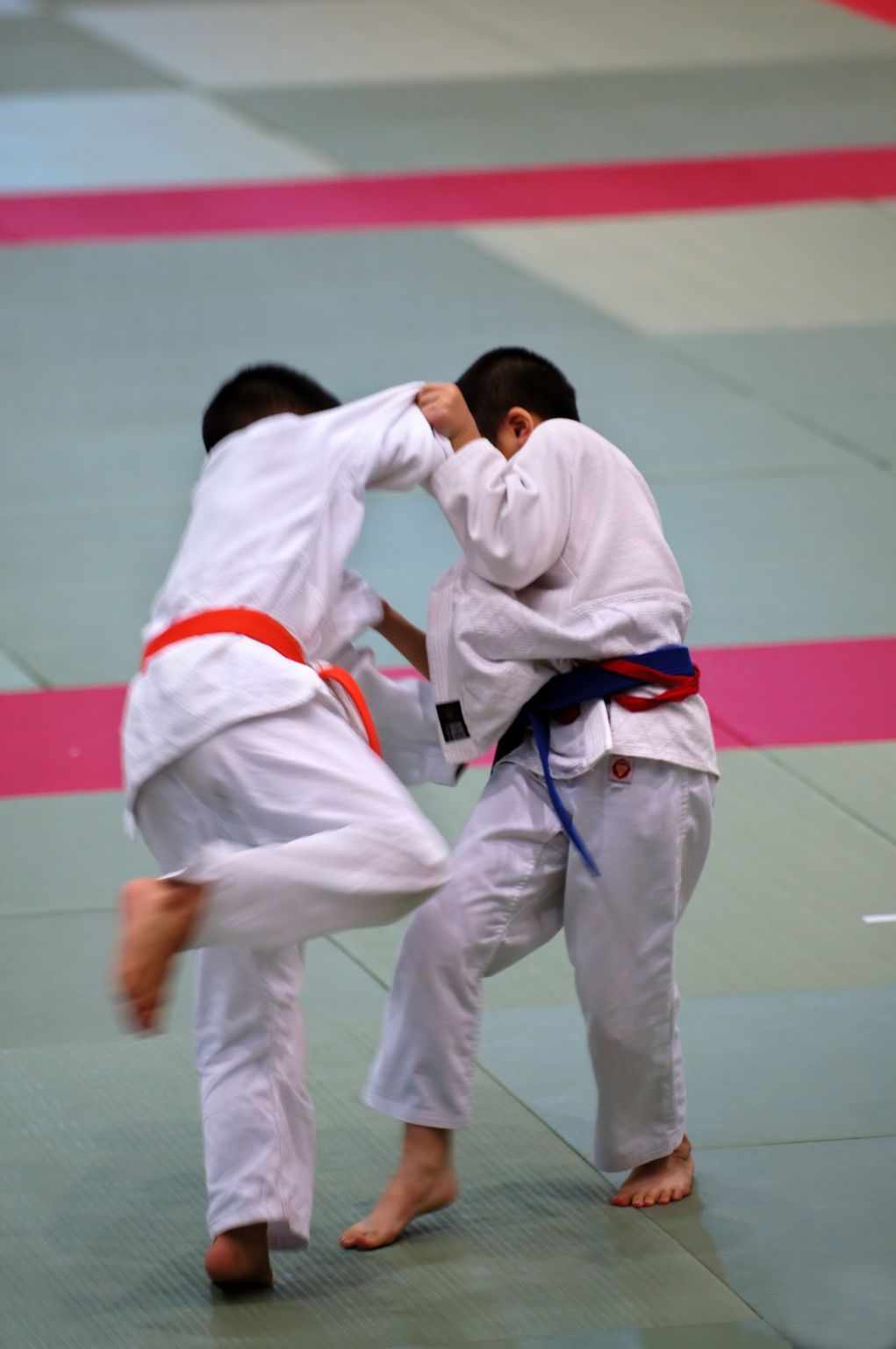 une prise de judo sur un tatami