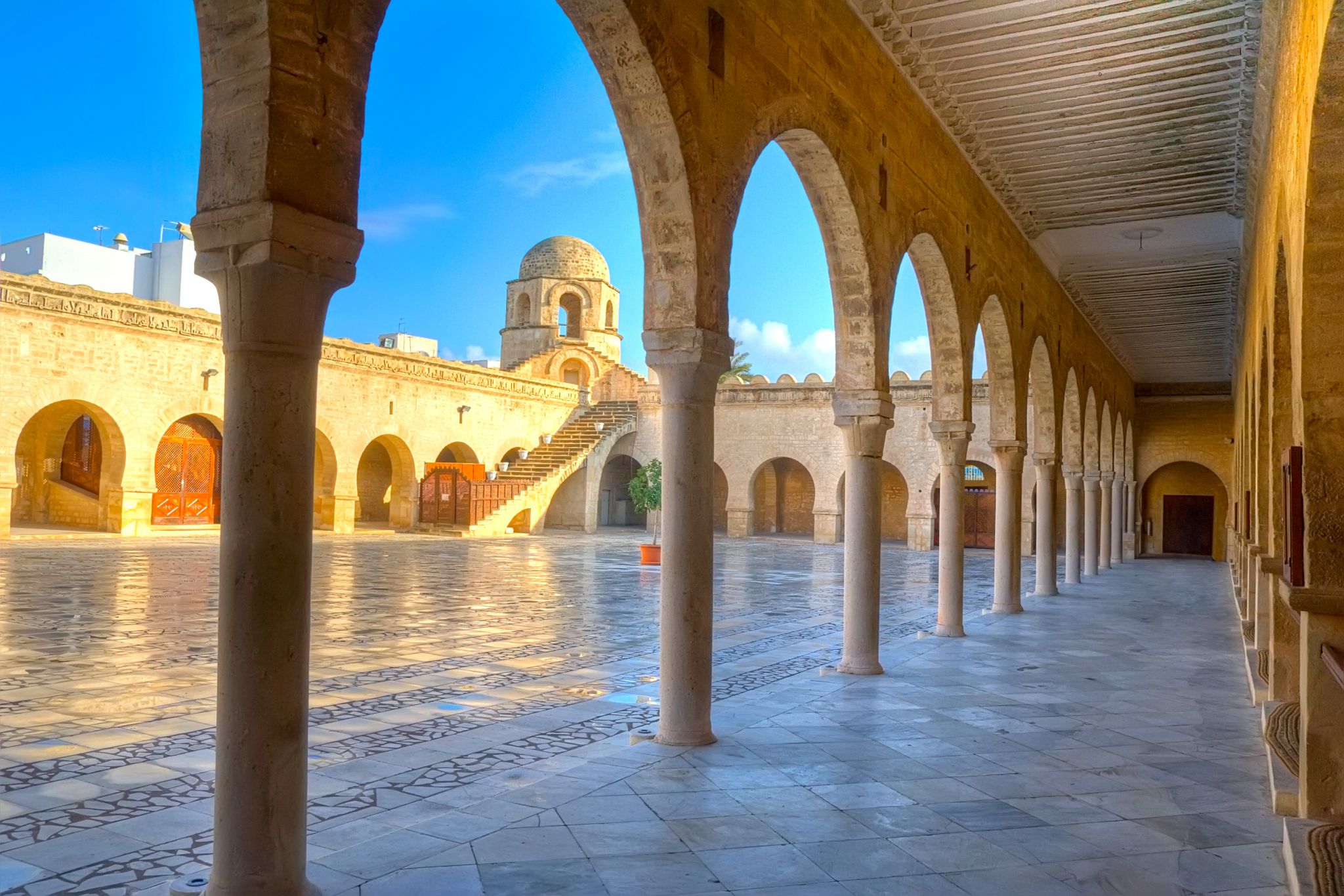 les arcades de la Grande Mosquée de Sousse (Tunisie)